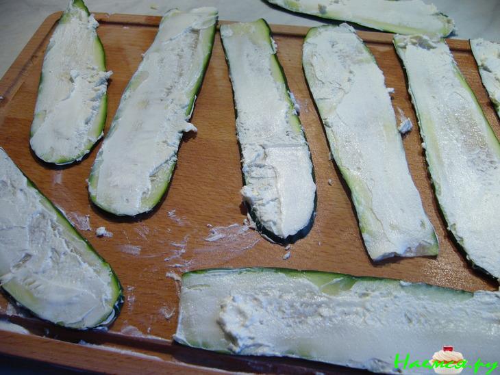 Рулетики из цуккини с кольраби