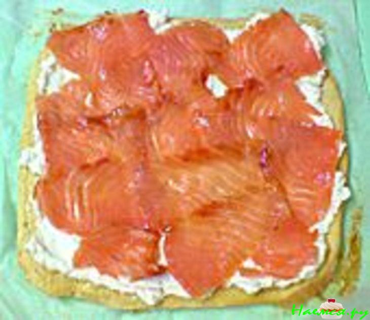 Рулет с копченым лососем