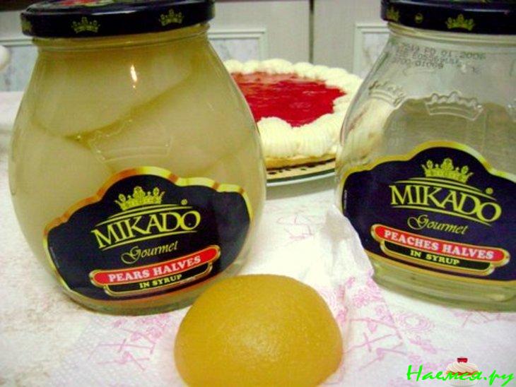 Торт "Юля" с персиком, грушей и физалисом Торт "Юля" с персиком, грушей и физалисом