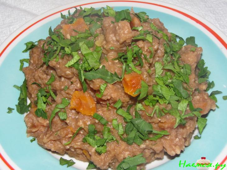 Постный стол: чечевичная каша с курагой и орехами Постный стол: чечевичная каша с курагой и орехами