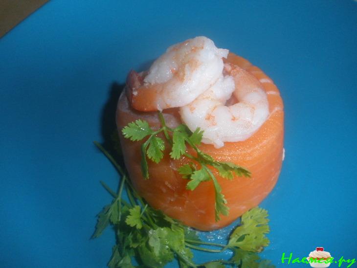 Тимбаль из копченого лосося с креветочно-лососевым муссом