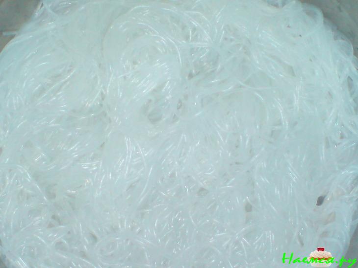 Салат из рисовой лапши с маленькими креветками Салат из рисовой лапши с маленькими креветками