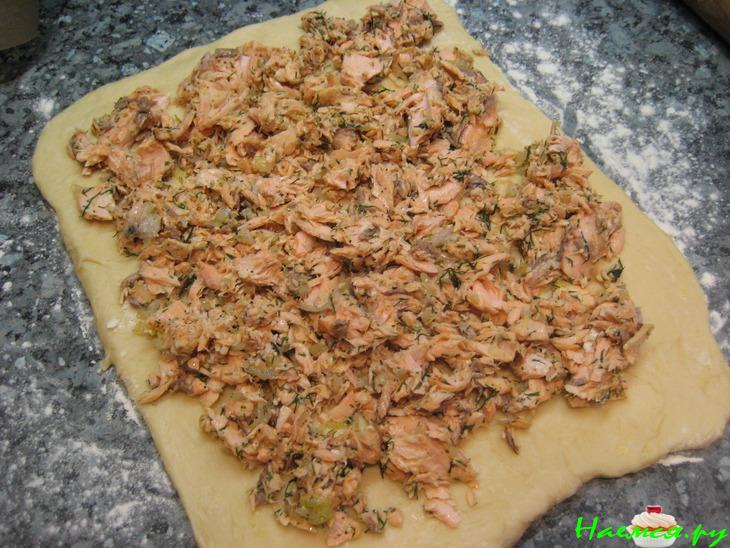 Пирог рыбный из свежего лосося