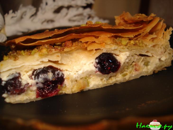 Пирог "Фило-ман" с начинкой из рикотты и фисташек