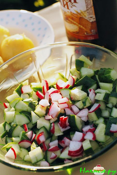 Окрошка с копчеными сосисками