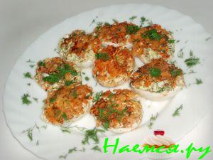 Яйца фаршированные сыром и беконом