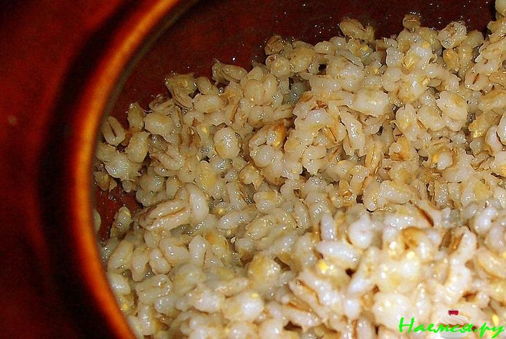 Перловка с песто, котлетой гриль и сальсой