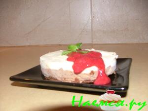 Парфе шоколадно-ромовое с малиновым соусом Парфе шоколадно-ромовое с малиновым соусом