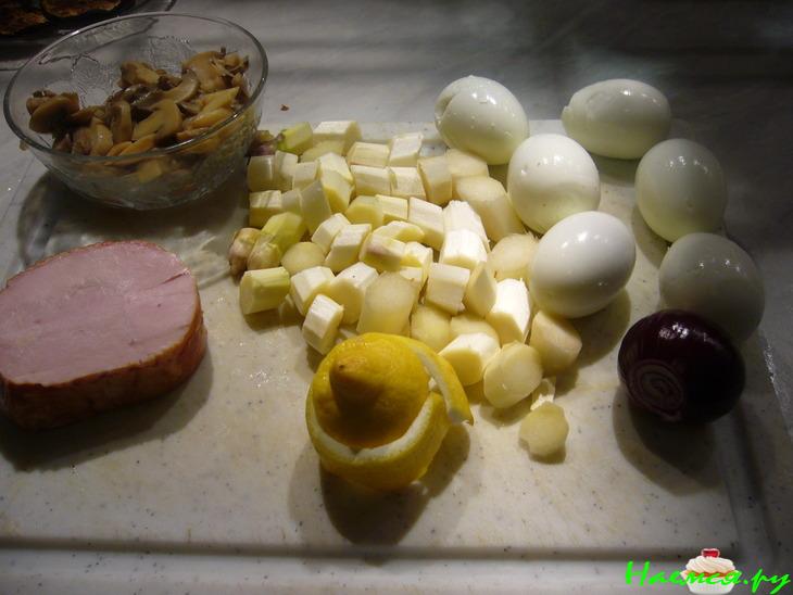 Яичный салат с шампиньонами и спаржей