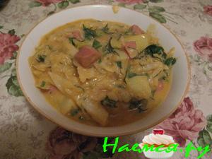 Тушеная капуста с сардельками и картошкой