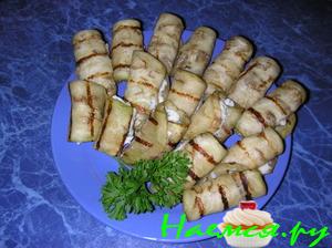 Баклажаны фаршированные плавленным сырком и зеленью Баклажаны фаршированные плавленным сырком и зеленью