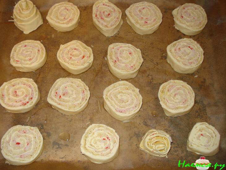 "Сырные завитки" с крабовыми палочками