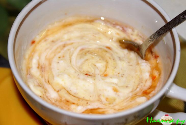 Салат из индейки с клубникой и грушей