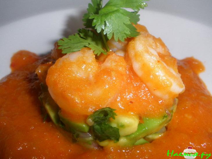 Закуска из креветок с салатом с авокадо