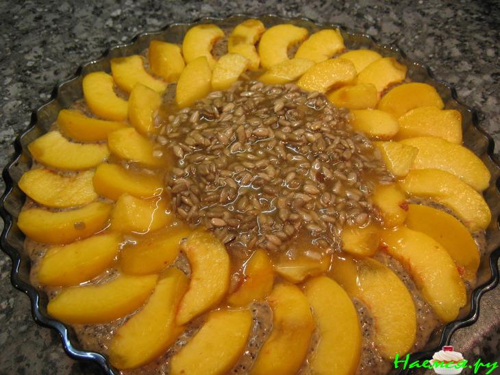 Пирог 'Подсолнух' с персиками