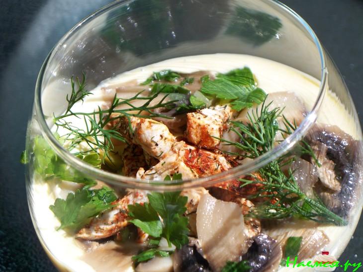 Коктейль из куриной грудки в чесночно-горчичном йогурте