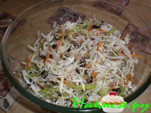 Салат с баклажанами и капустой