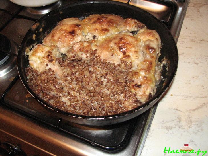 Куриные окорочка запеченные с гречкой