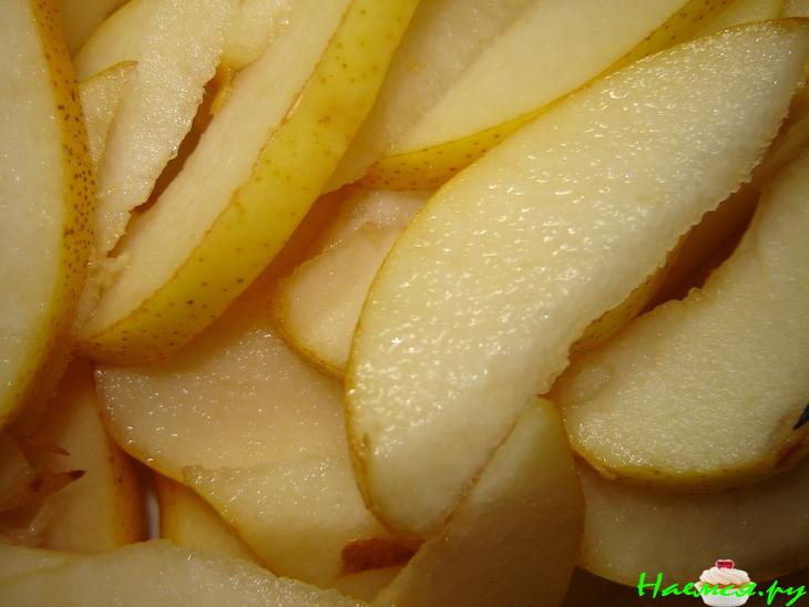 Грушевый пирог с шоколадной начинкой Грушевый пирог с шоколадной начинкой