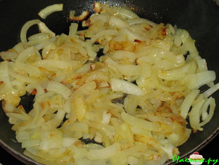 Запеканка с рыбой и грибами под сеточкой из картофельного теста