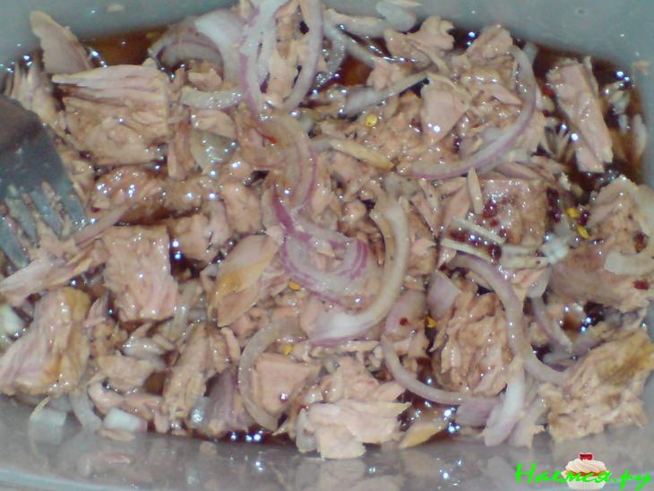 Лодочки из пекинской капусты с салатом из тунца