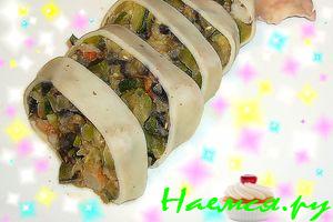 Фаршированный кальмар с овощами из пароварки 