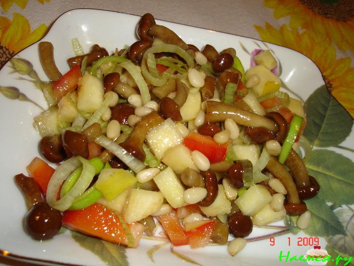 Салат с опятами и айвой "Экспромт"