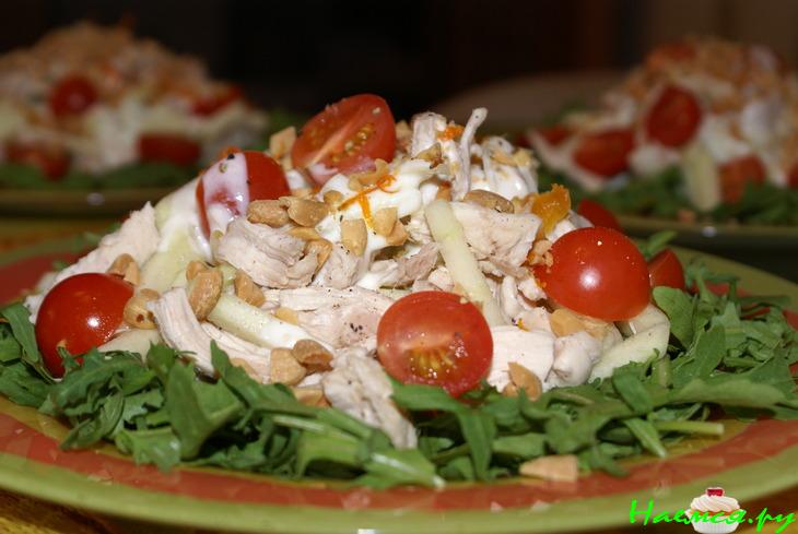 Салат из индейки с курагой и йогуртом