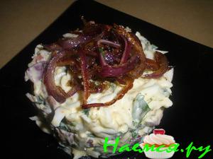 Салат яичный с карамелизированным луком Салат яичный с карамелизированным луком