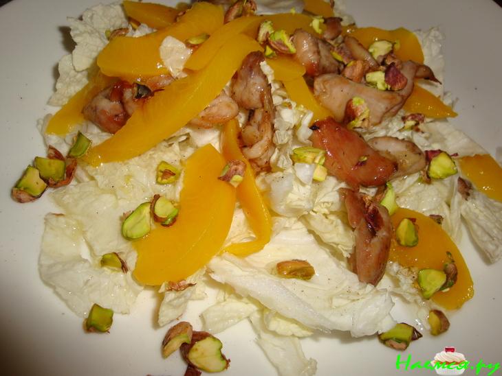 Нежный салат "Курица, персики, фисташки"