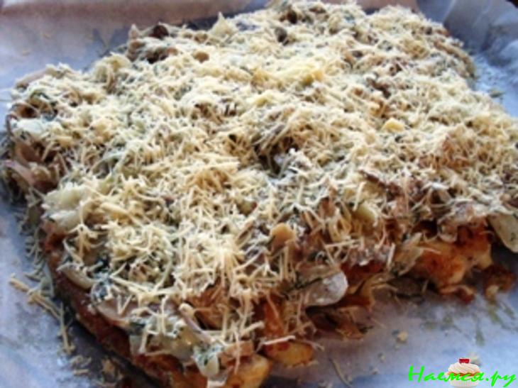 Судак под грибной шубой, с сырной сеточкой
