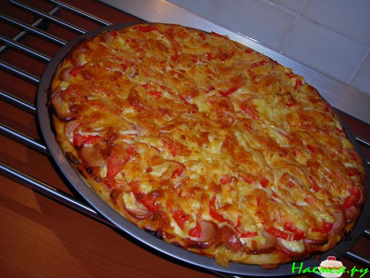 Пицца (сыр, помидоры, сосиски)