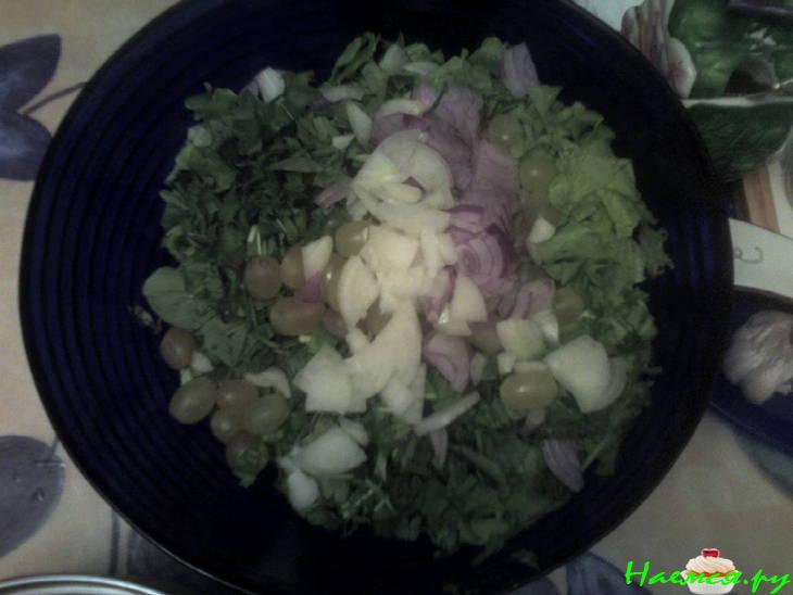 Салат из рукколы, креветок и фезалиса