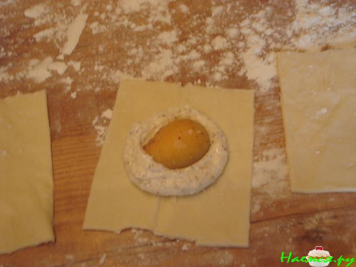 Творожно-абрикосовые слойки