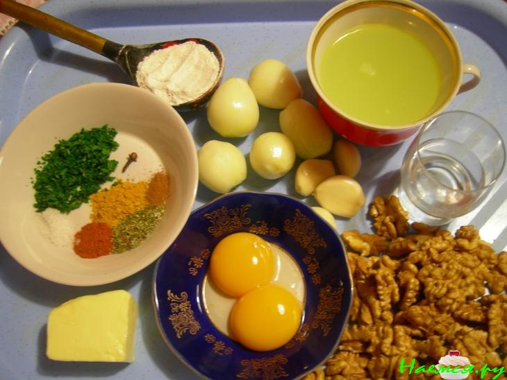 Рулеты из баклажанов с соусом сациви