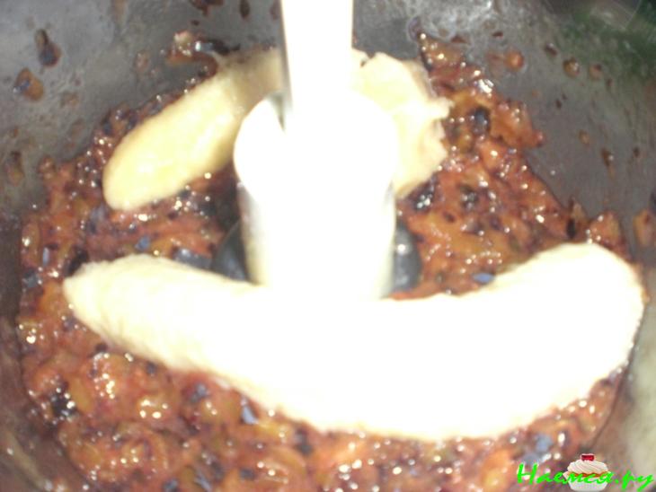 Бананово-сливовые маффины из нескольких видов муки