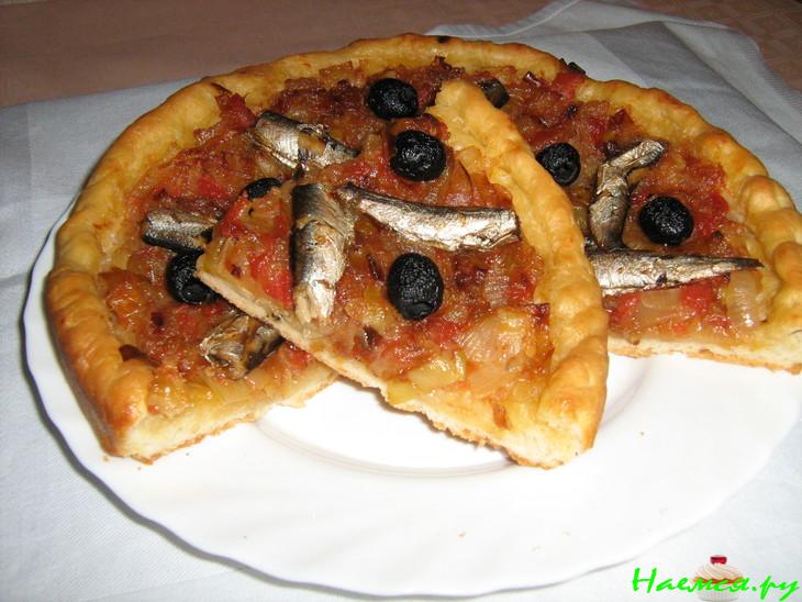 Луковый пирог со шпротами Луковый пирог со шпротами