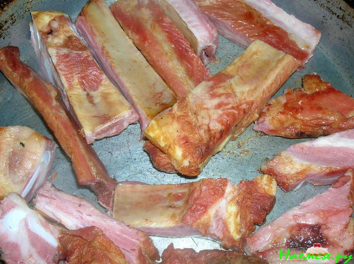 Густой чечевичный суп с копчеными свиными ребрышками Густой чечевичный суп с копчеными свиными ребрышками