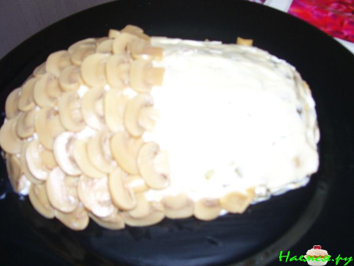 Салат куриный с маринованными грибами "Ананас"