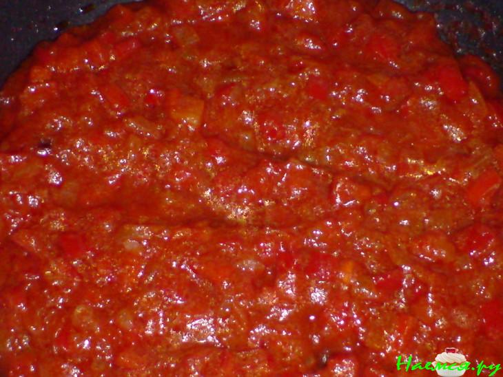 Баклажаны под пастой из красного перца