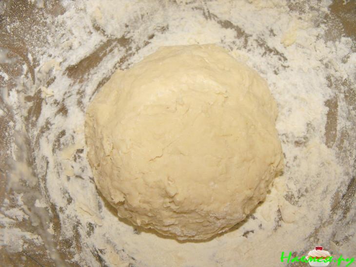 Открытый пирог с капустой и яйцами