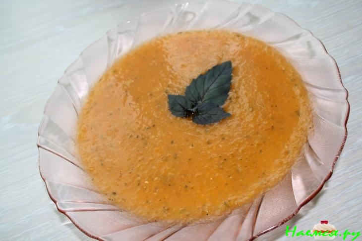 Крем-суп из кабачка с прованскими травами и чесночными гренками Крем-суп из кабачка с прованскими травами и чесночными гренками