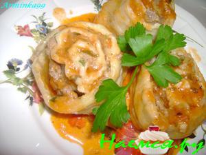 Рулетики с мясом в томатном соусе