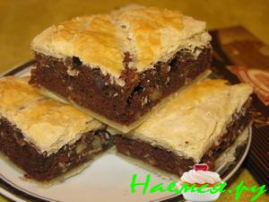 Орехово-шоколадный слоеный пирог по-быстрому Орехово-шоколадный слоеный пирог по-быстрому