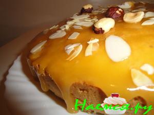 Бисквитный ореховый пирог с медовой карамелькой Бисквитный ореховый пирог с медовой карамелькой