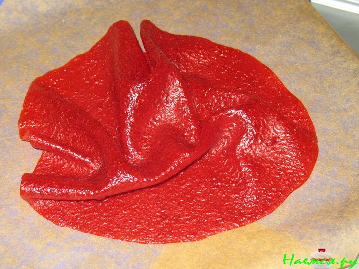 Безейный тортик с клубникой. Укутанный снегами и туманами