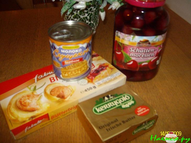 Черешни в слоённом тесте