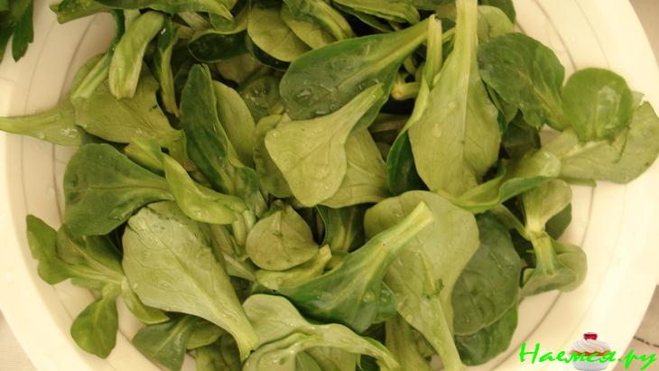 Салат "Любимый" с грушей и авокадо