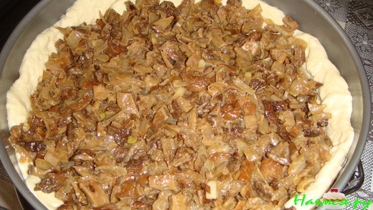 Пирог с сухими грибами