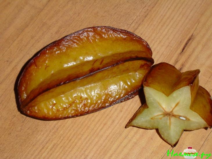 Рыба, запеченная под соевым соусом с карамболой